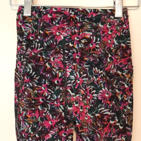 Like New LuluLemon Leggings - Picture 6 of 8